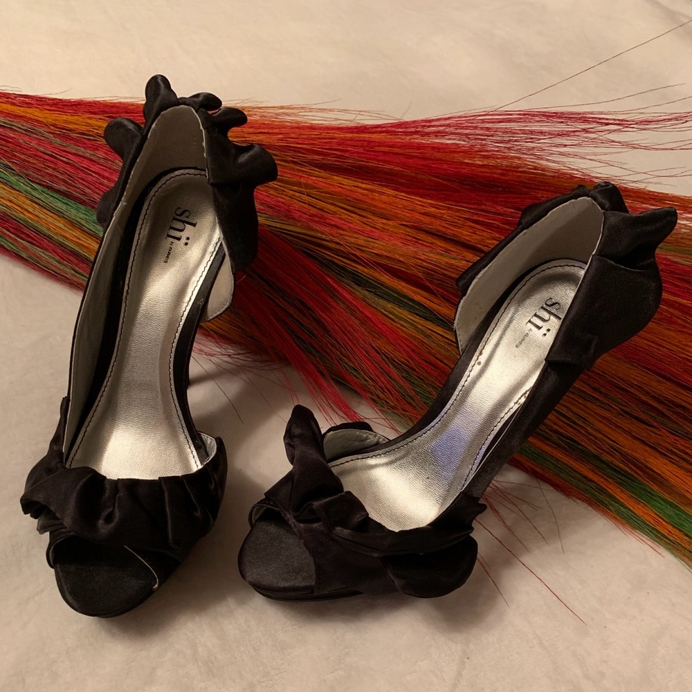 Formal Ruffled Pump - Picture 2 of 5